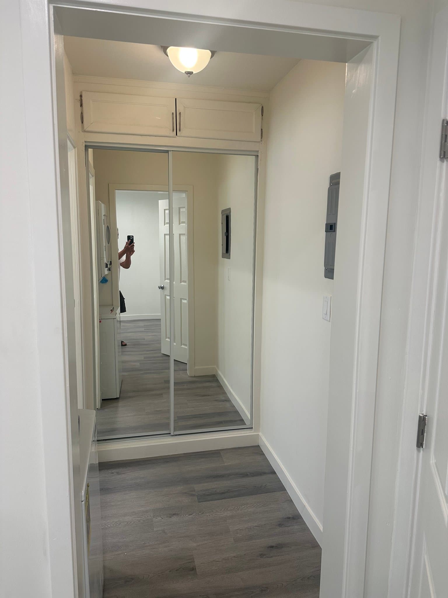Los Angeles Apartment: 415 Loma Dr