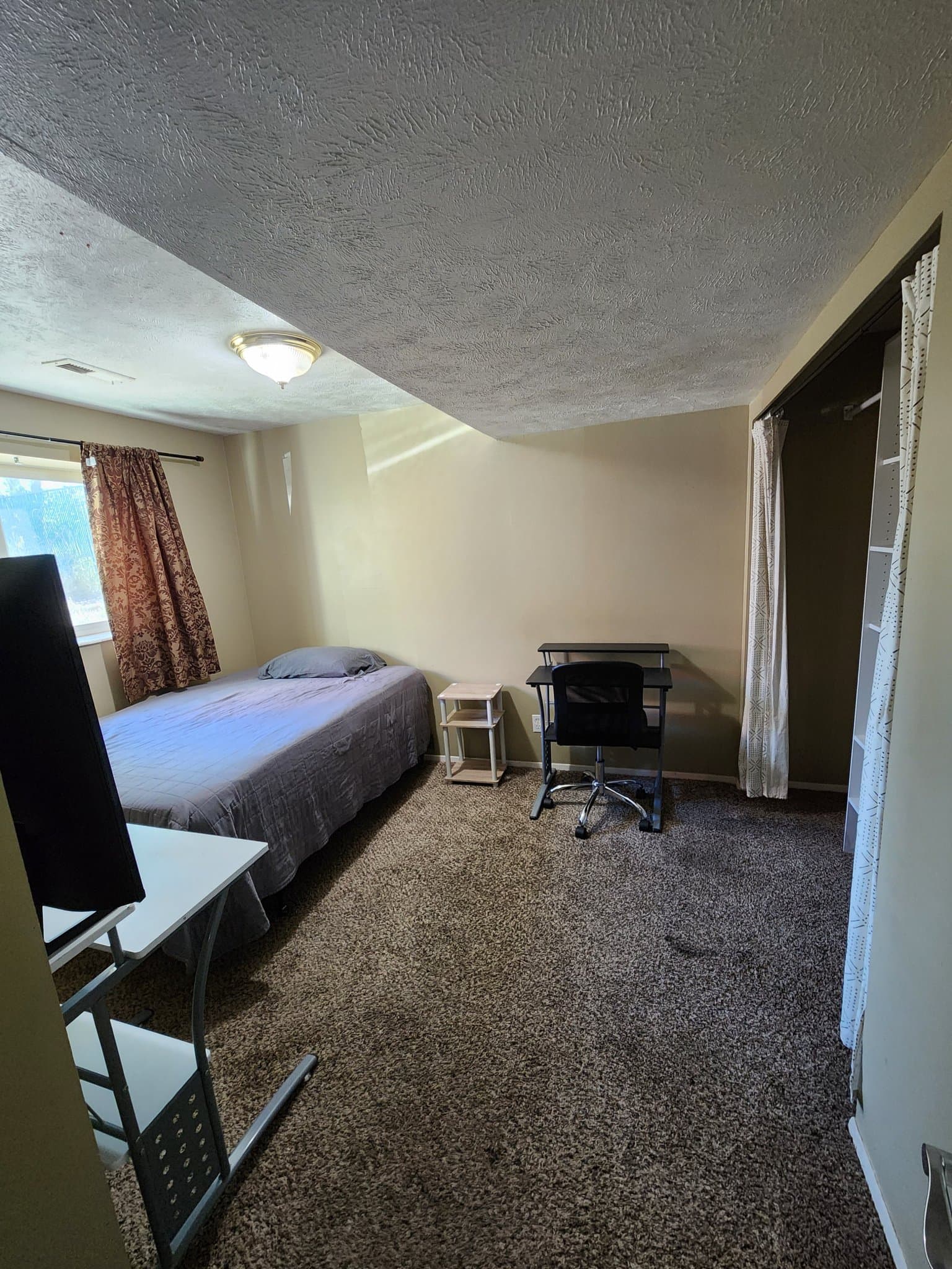 Kerns Single Room: 5564 Townsend Way