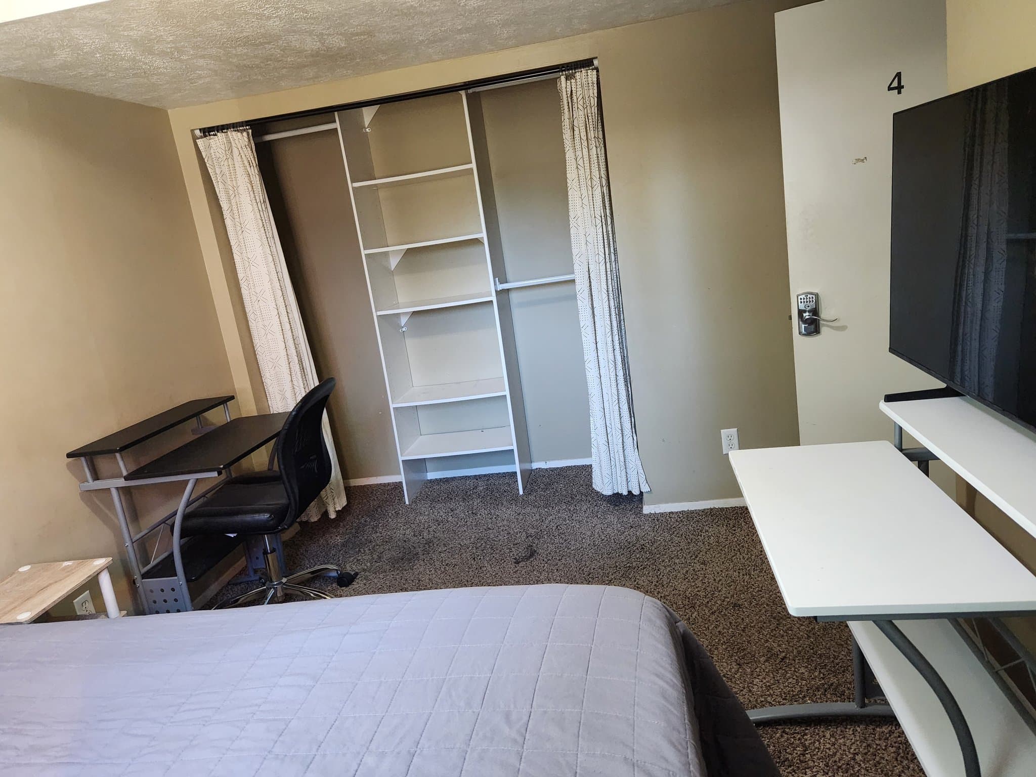 Kerns Single Room: 5564 Townsend Way