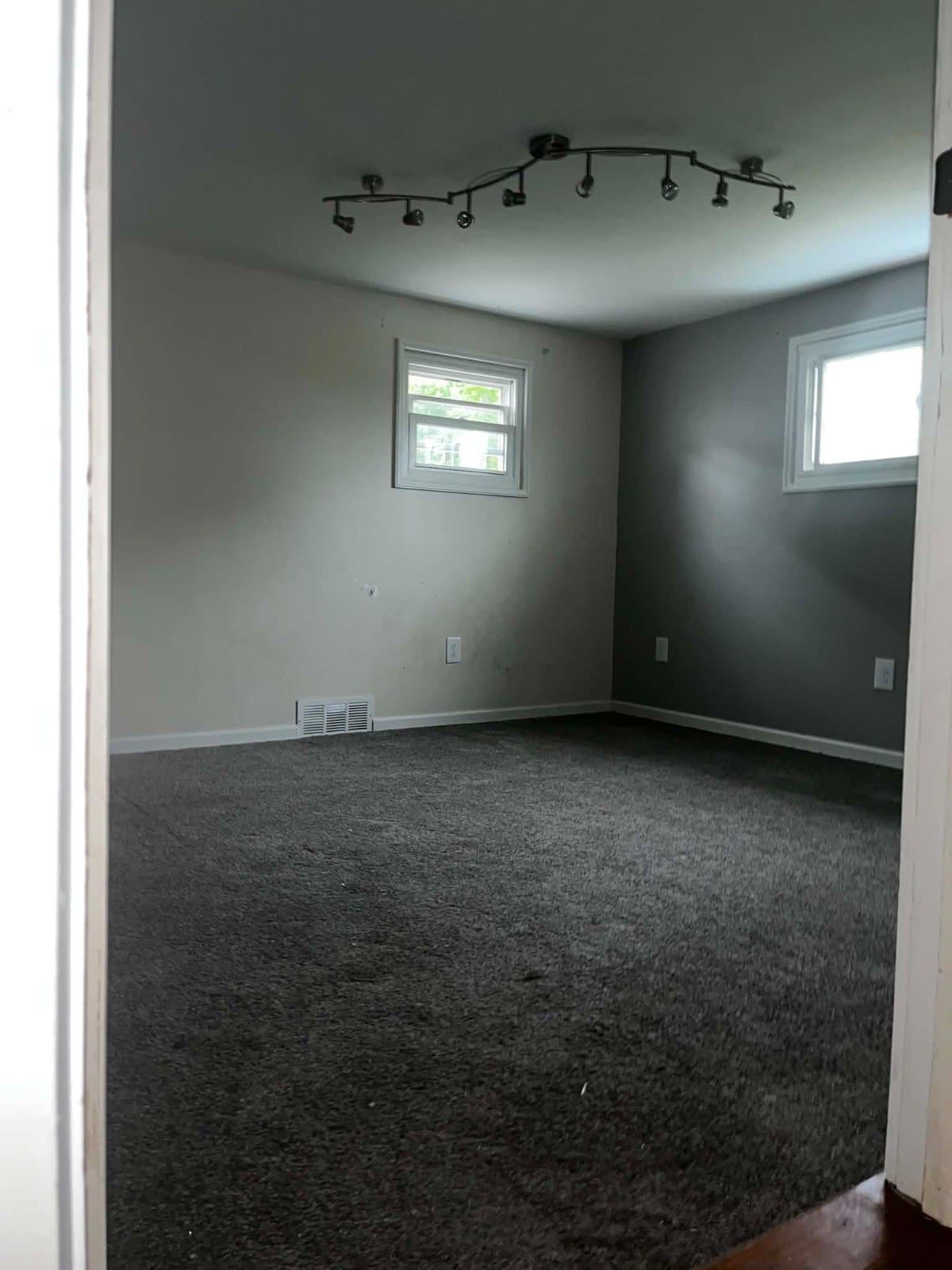 Greenville House: 9 N Diamond Street
