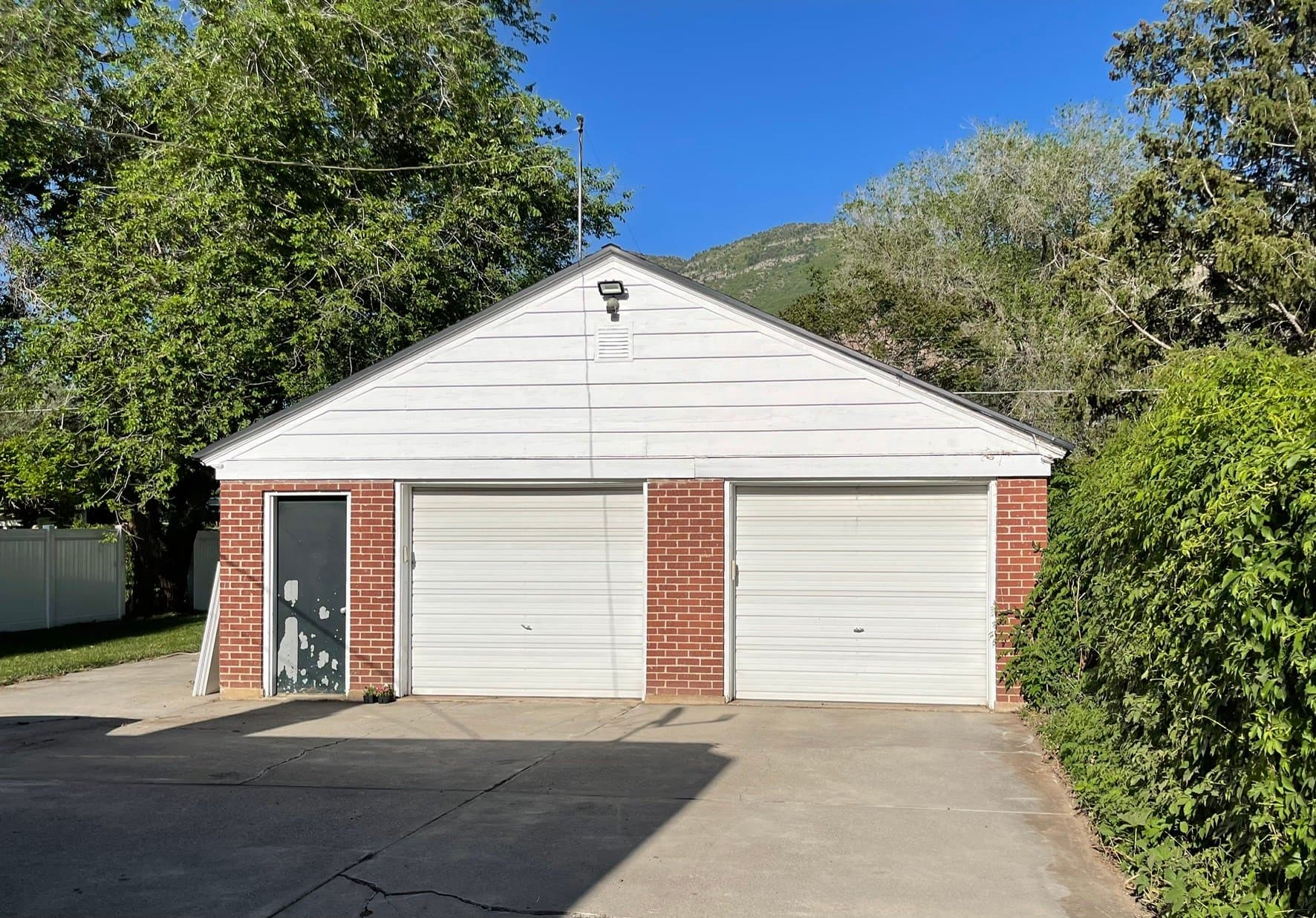 Ogden House: 2356 Tyler Ave