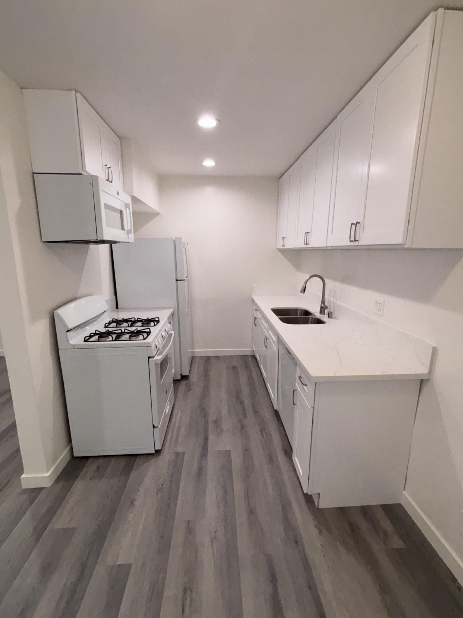 Los Angeles Apartment: 415 Loma Dr