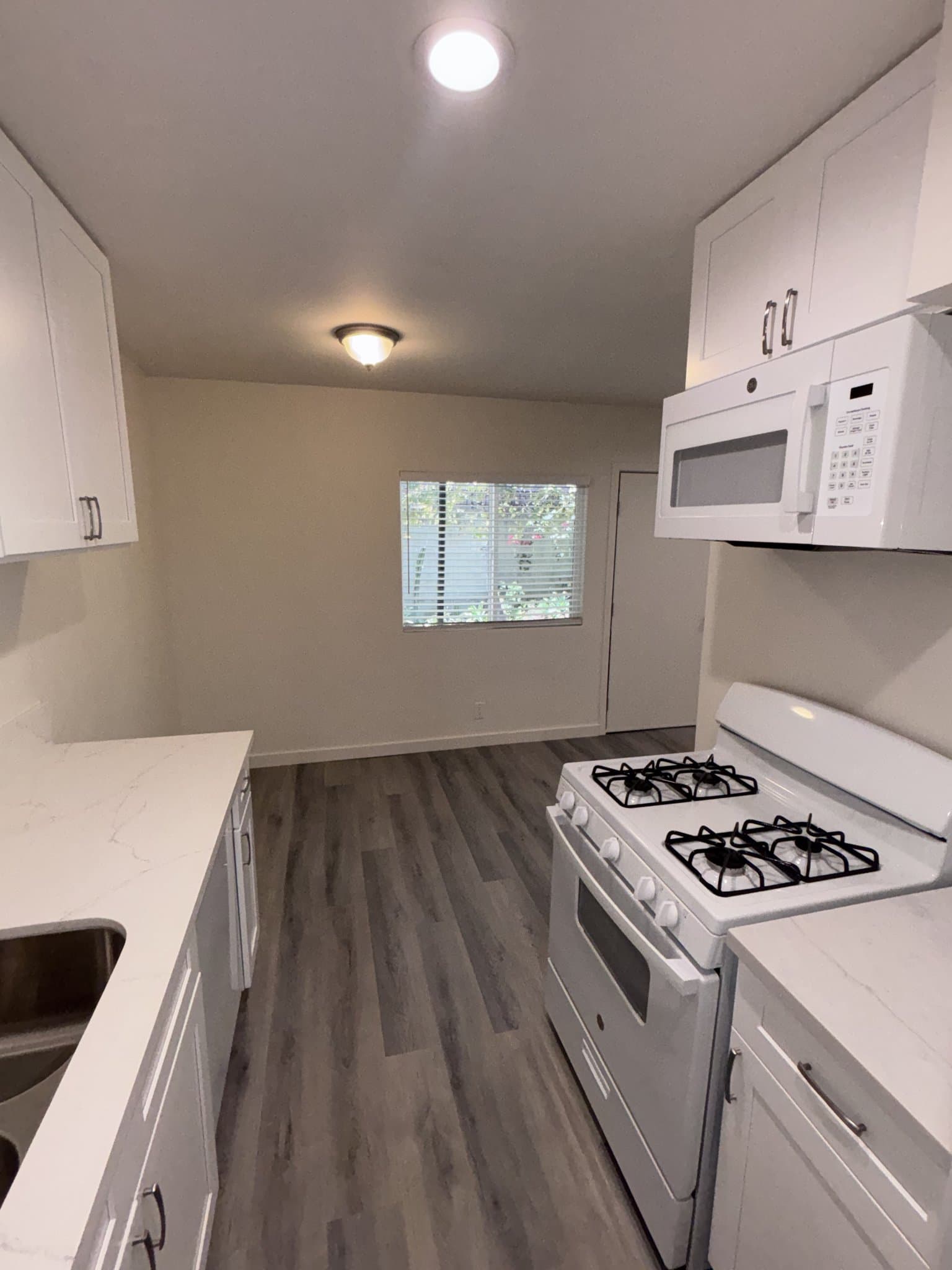 Los Angeles Apartment: 415 Loma Dr