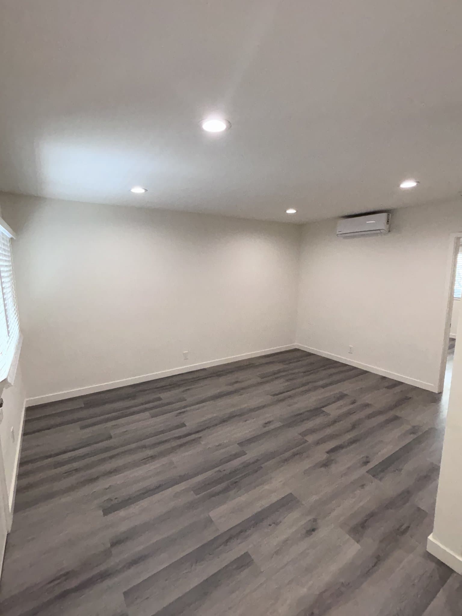 Los Angeles Apartment: 415 Loma Dr