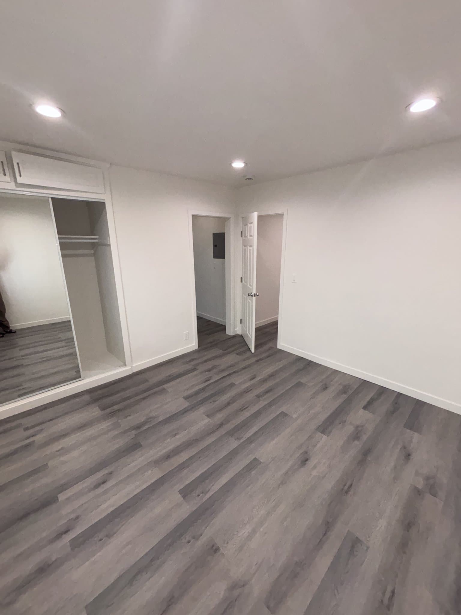 Los Angeles Apartment: 415 Loma Dr