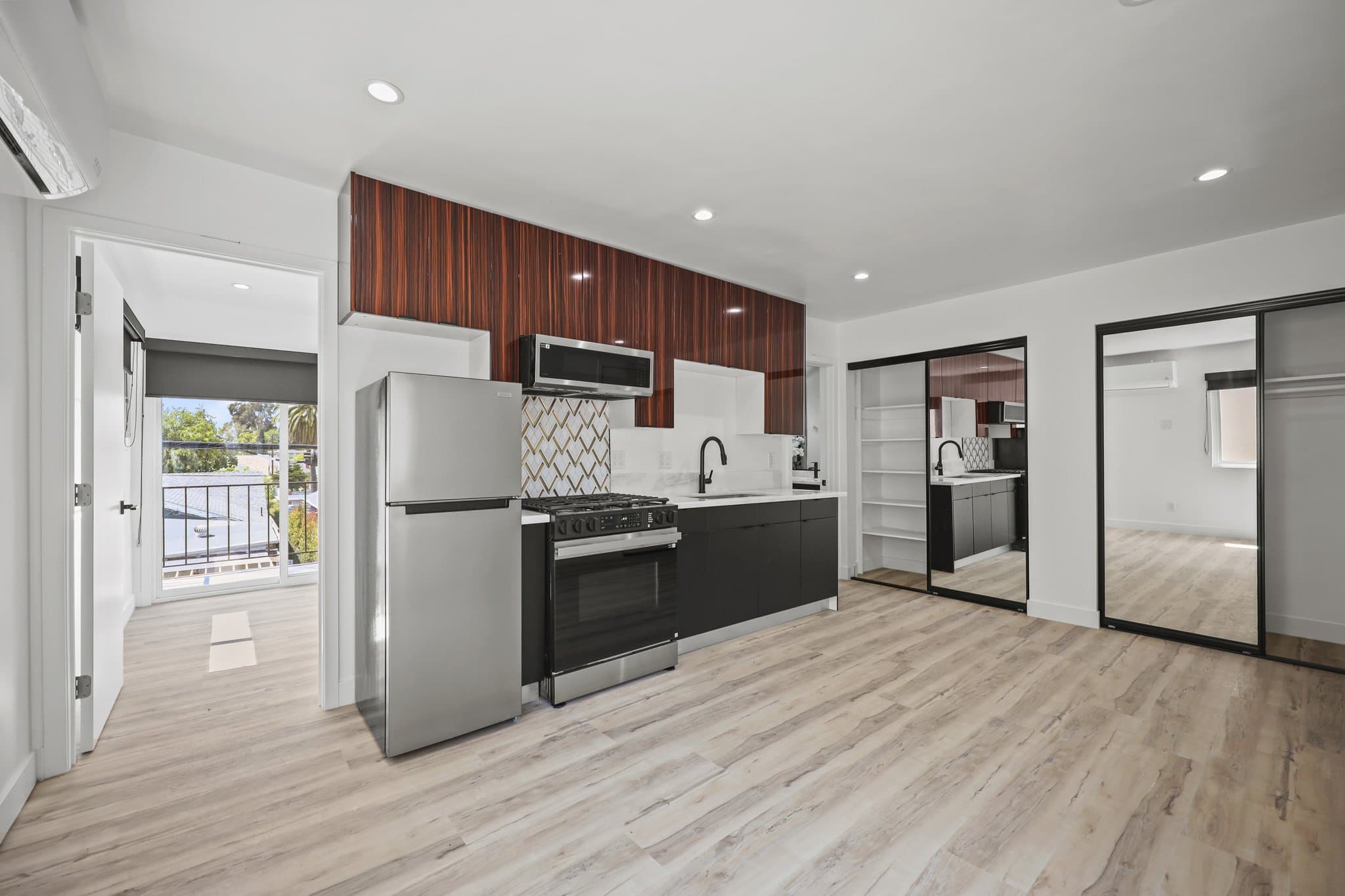 Los Angeles Apartment: 111 N Normandie Avenue
