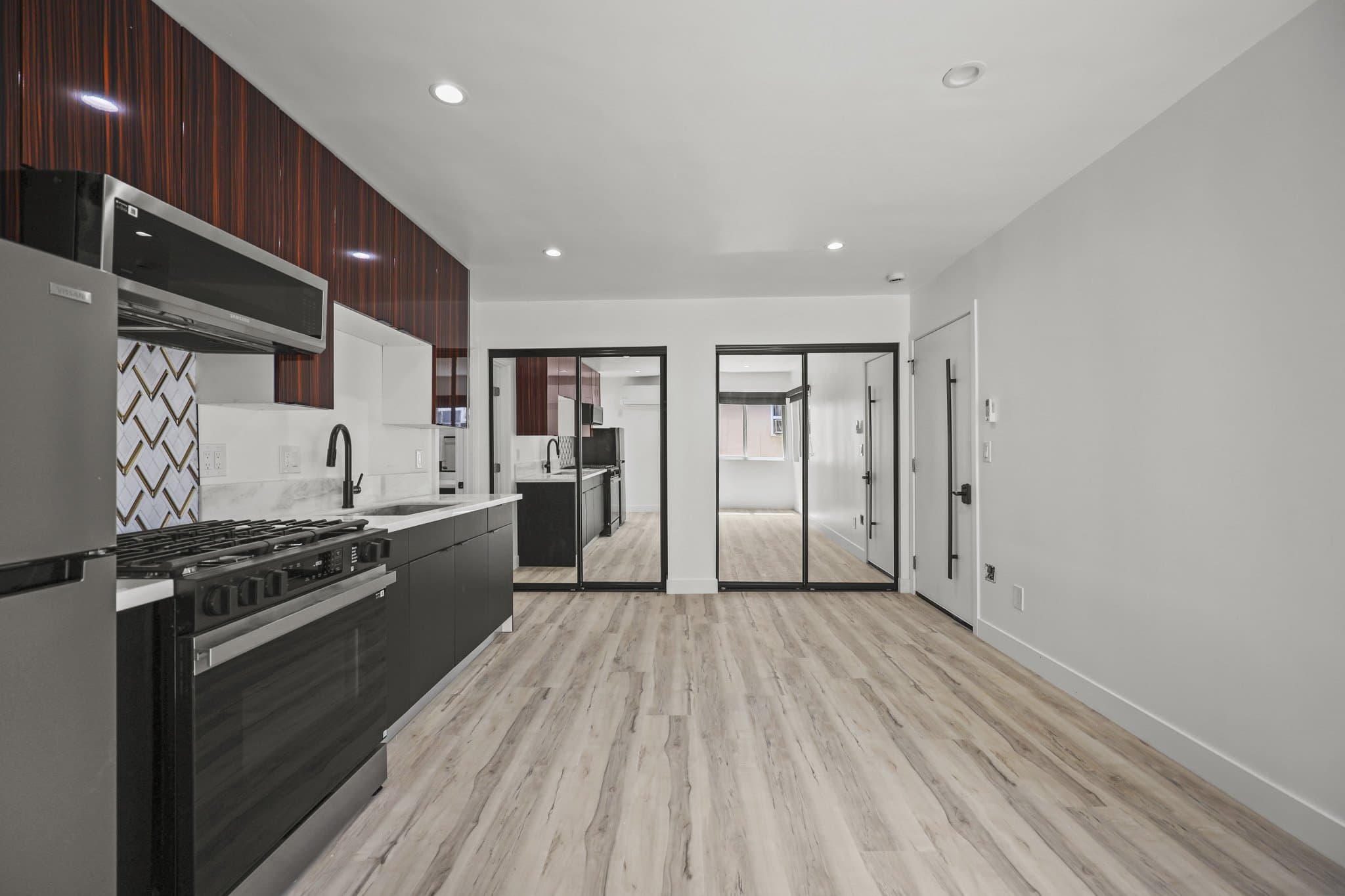 Los Angeles Apartment: 111 N Normandie Avenue