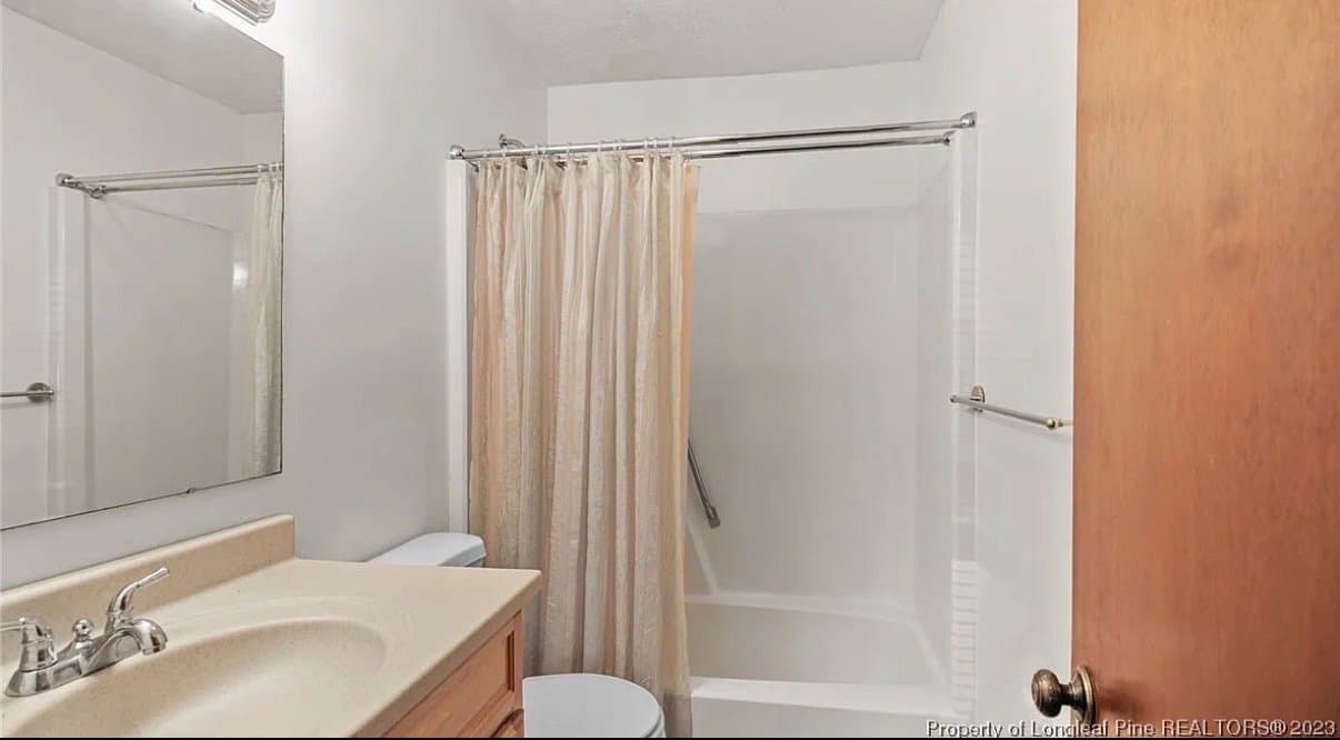 fayettville Single Room: 6808 sugarbin lane