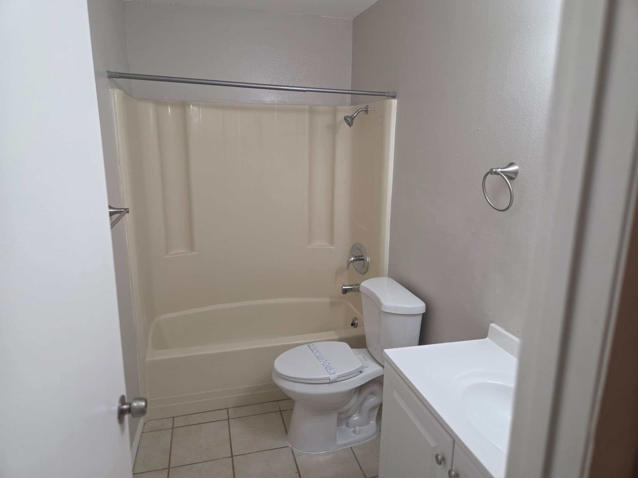 Kissimmee Apartment: 2434 N John Young Pkwy