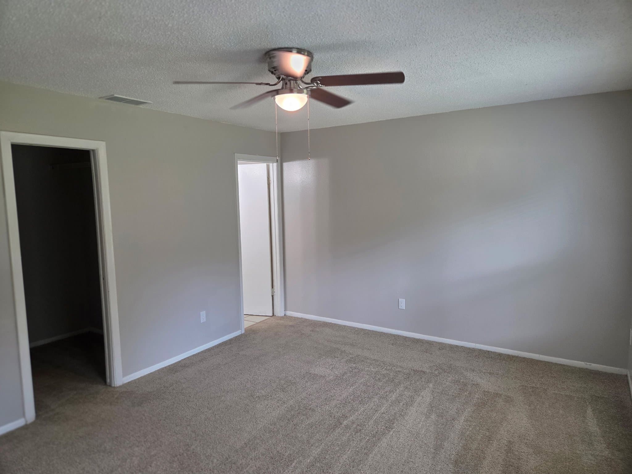 Kissimmee Apartment: 2434 N John Young Pkwy