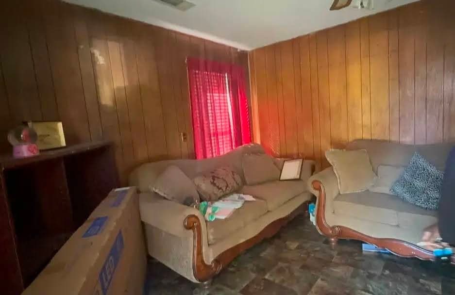 Jackson House: 3875 Slayton Ave