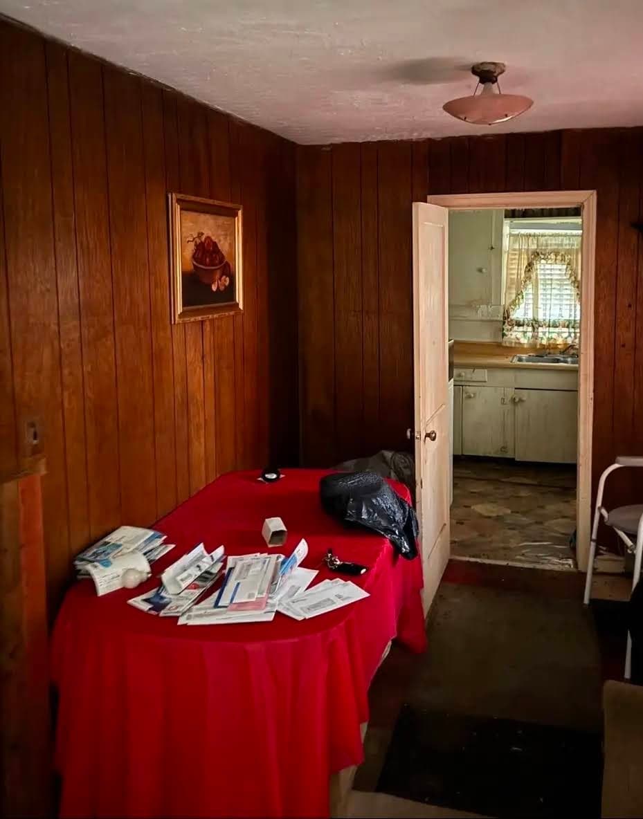 Jackson House: 3875 Slayton Ave