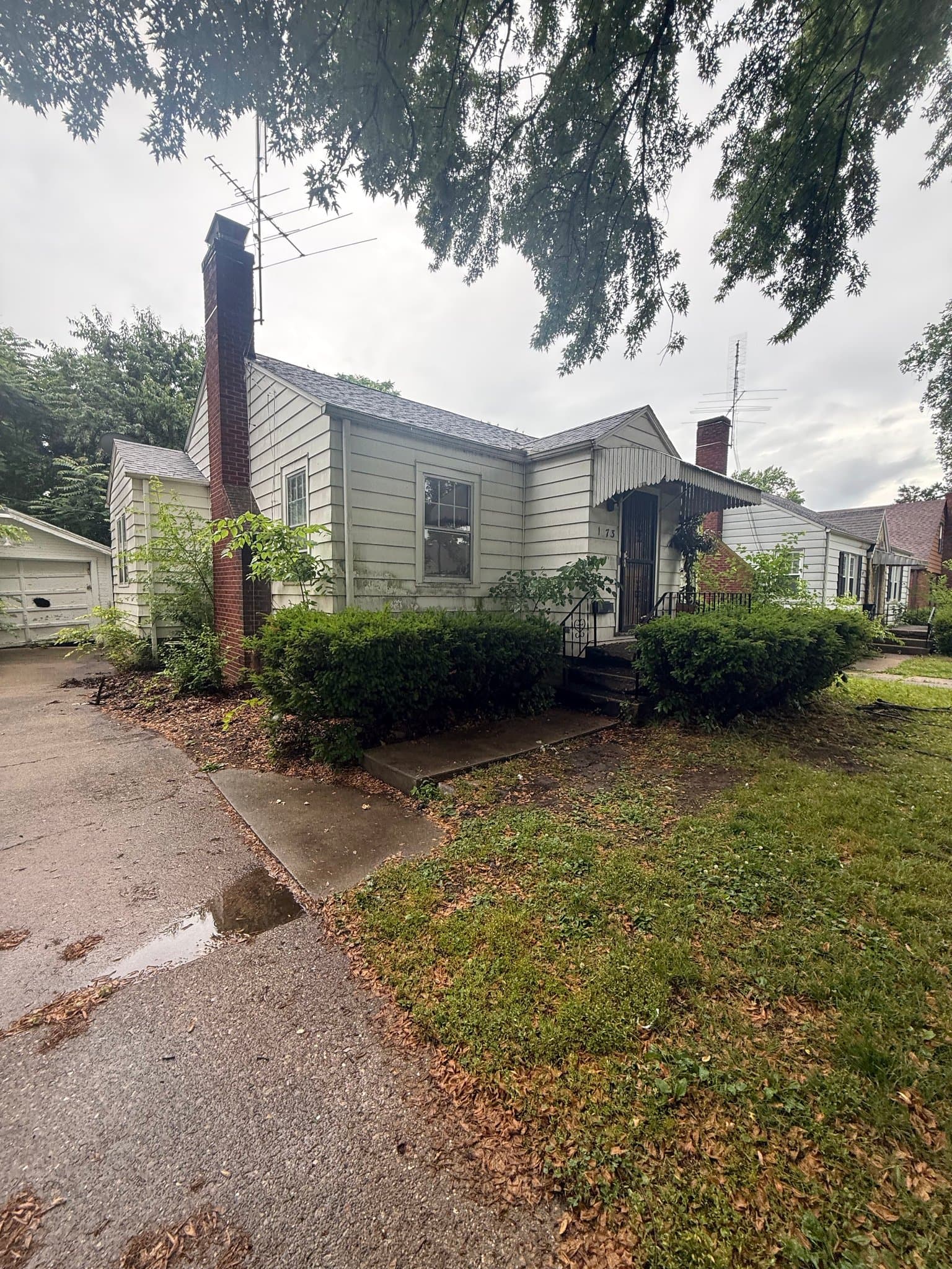 Decatur House: 1073 W Packard St