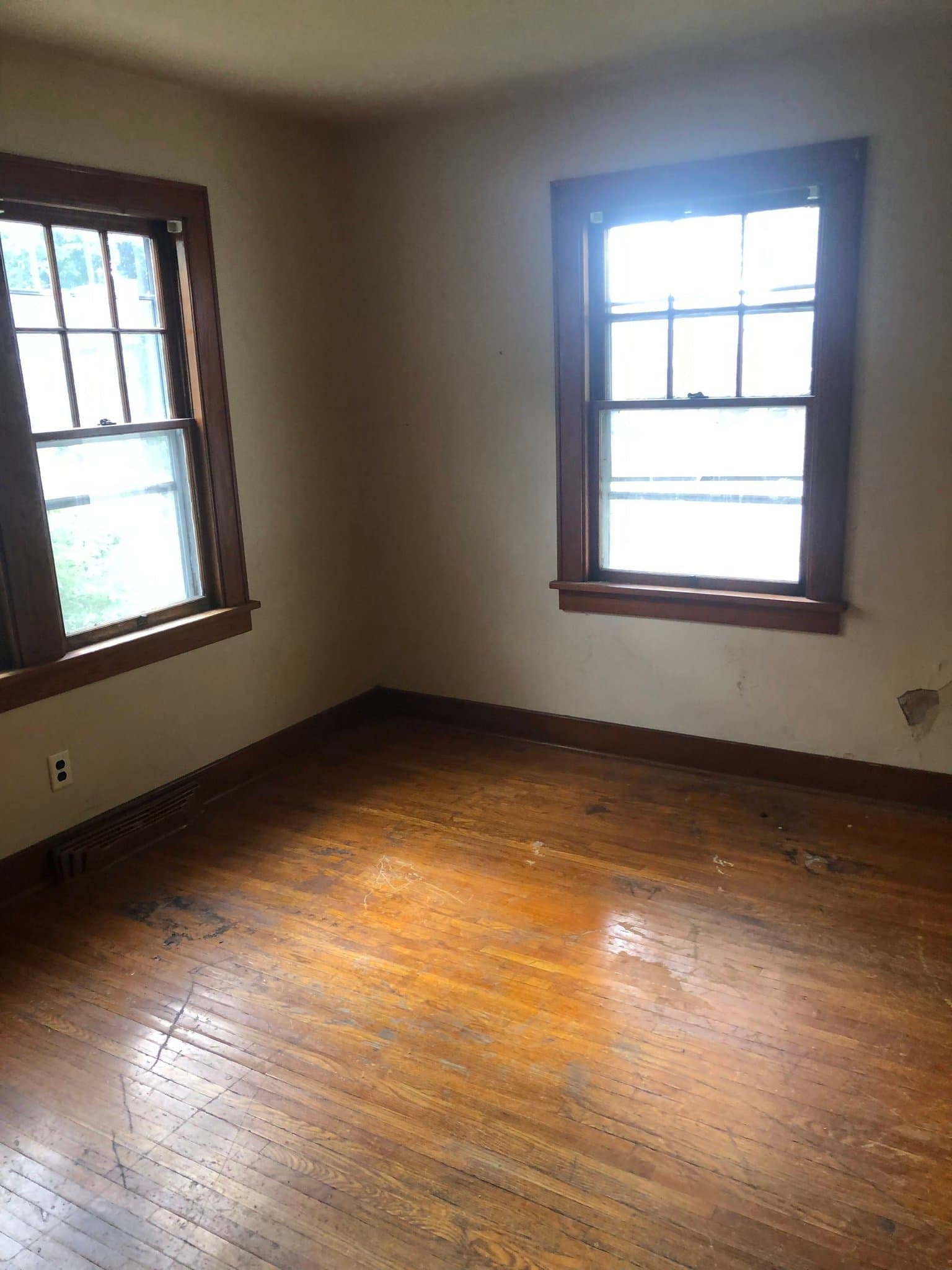 Decatur House: 1073 W Packard St