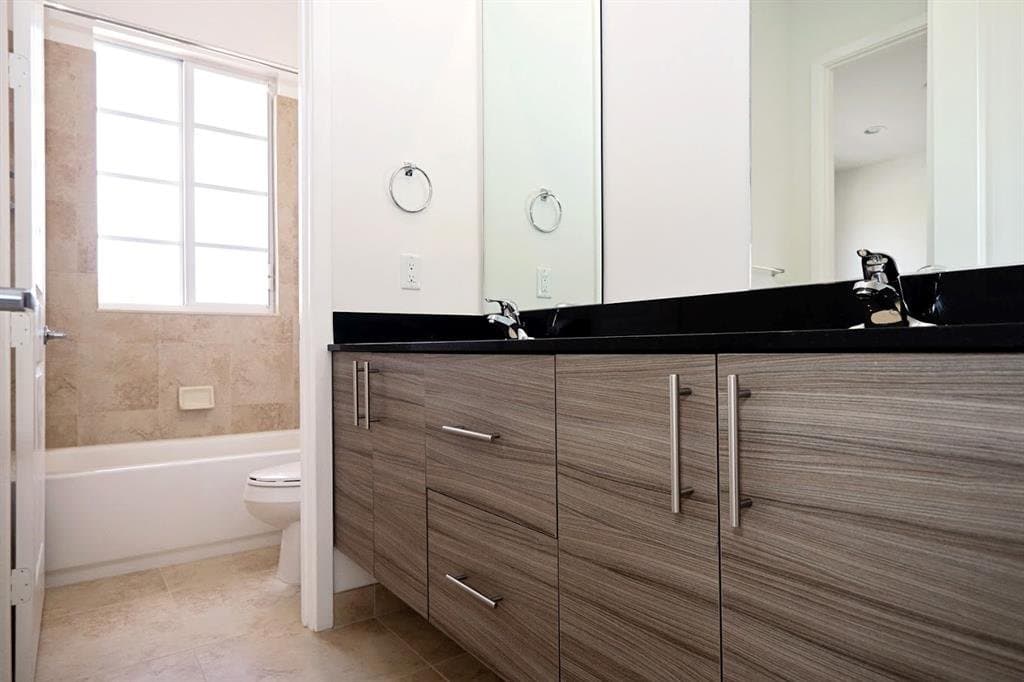 Miramar Townhome: 2844 SW 81 2840