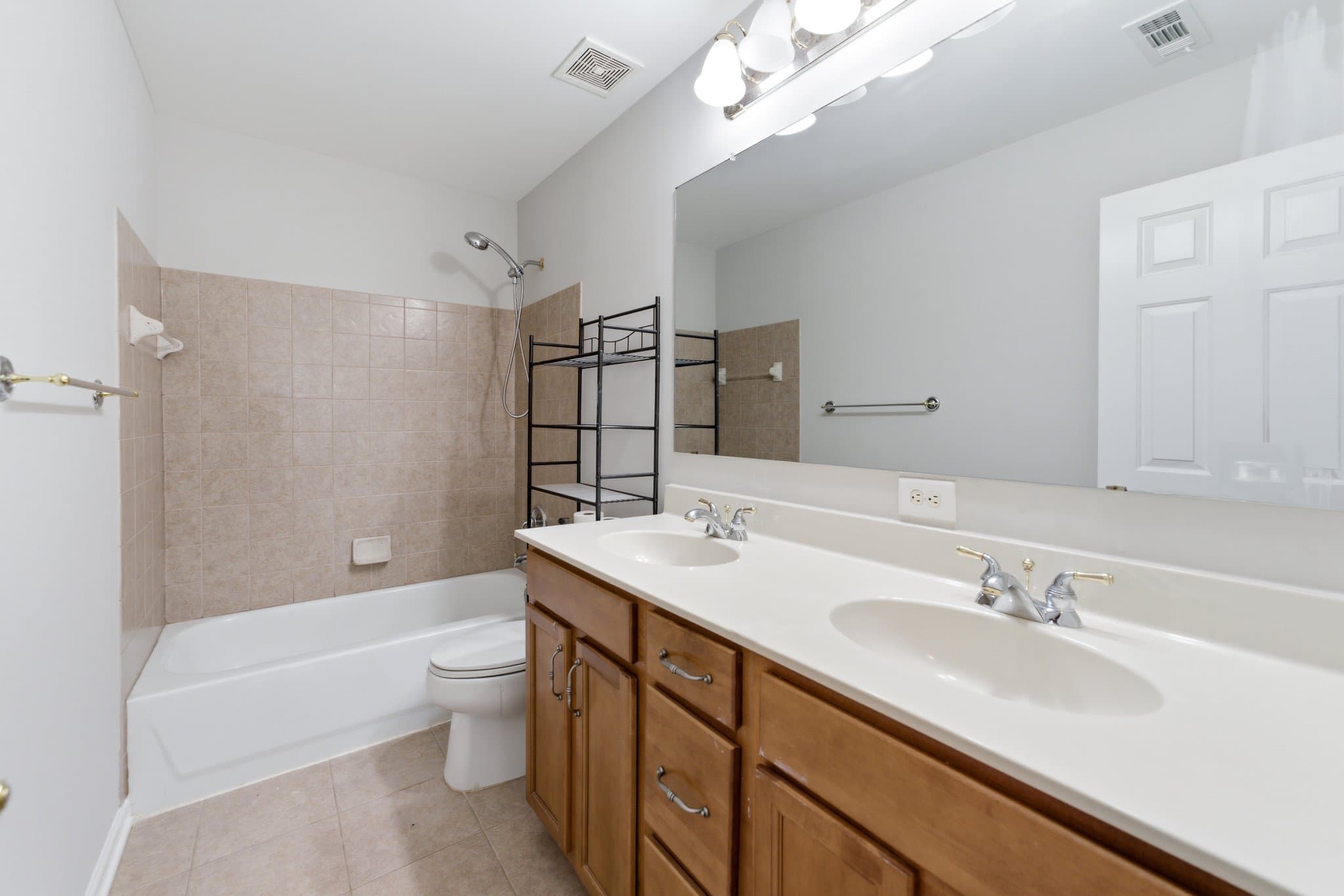 Cumming House: 3210 Warbler Way