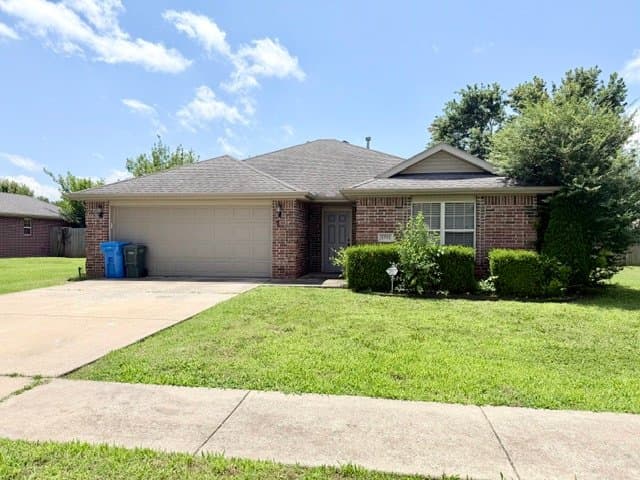 Fayetteville House: 3791 W Mahogany Dr