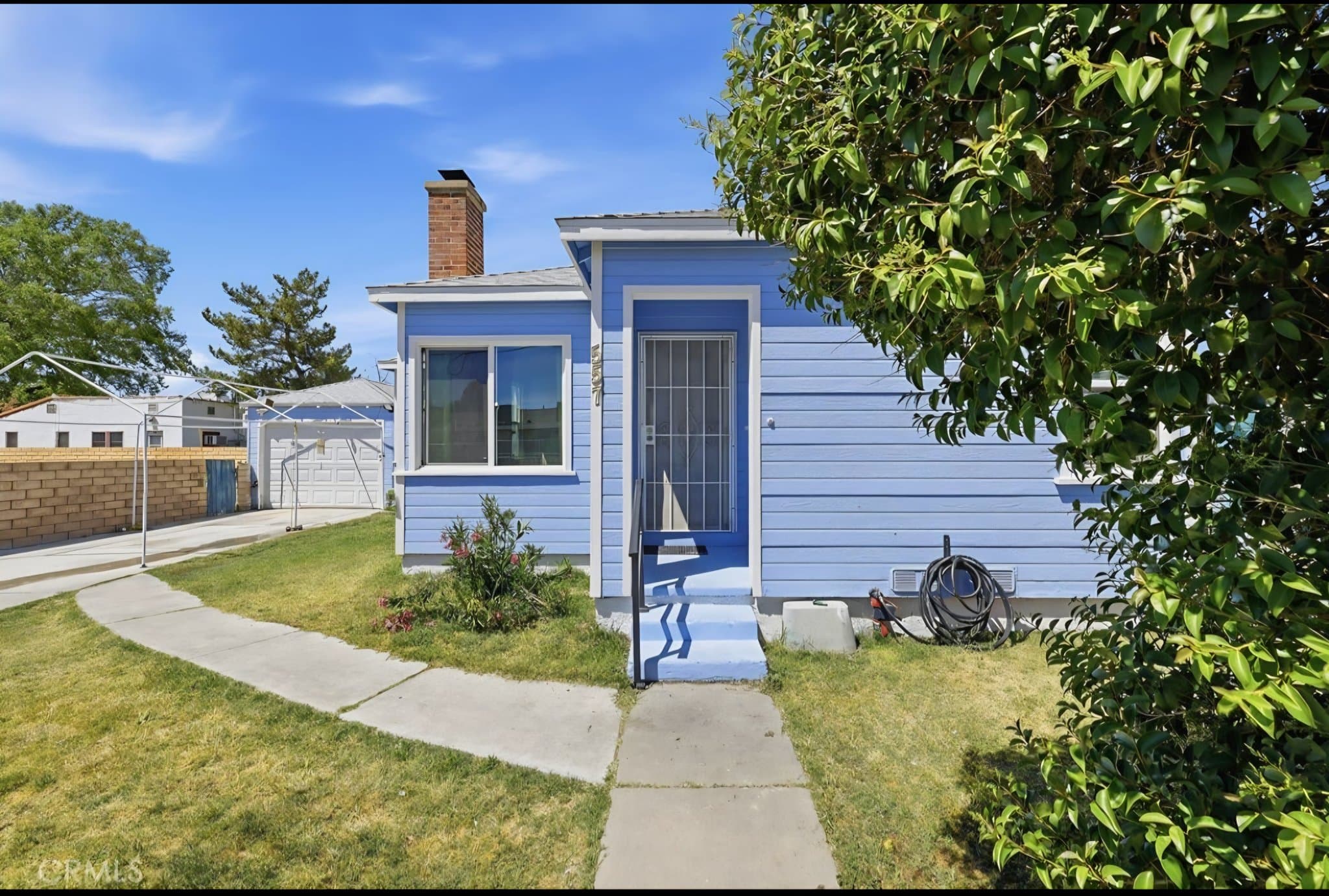 Lancaster House: 557 W Oldfield