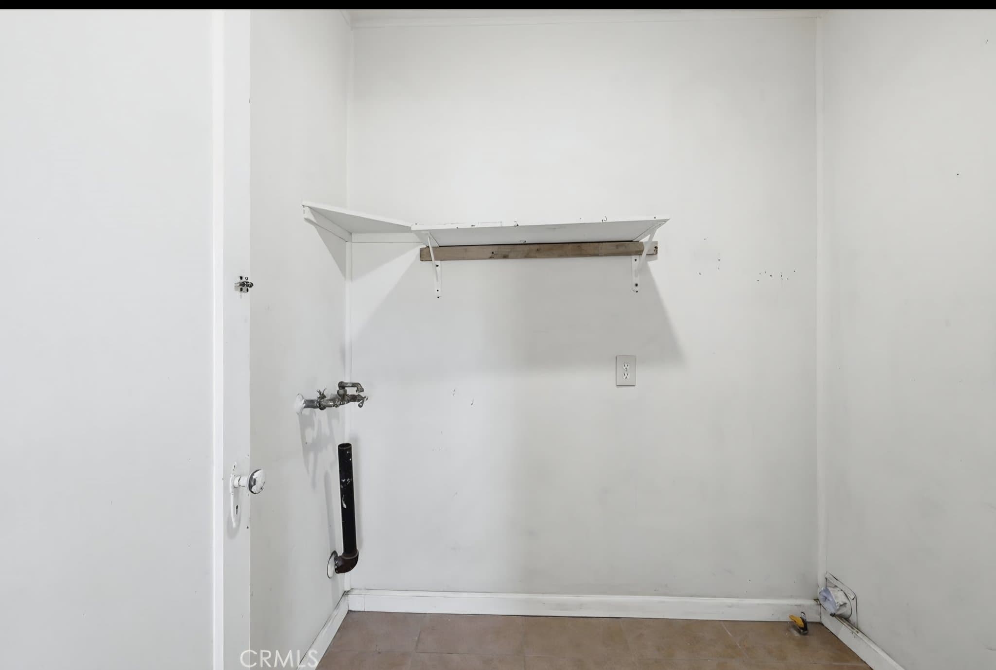 Lancaster House: 557 W Oldfield