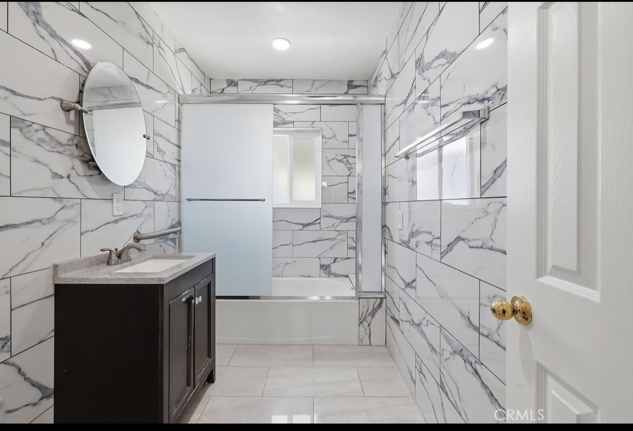 Lancaster House: 557 W Oldfield