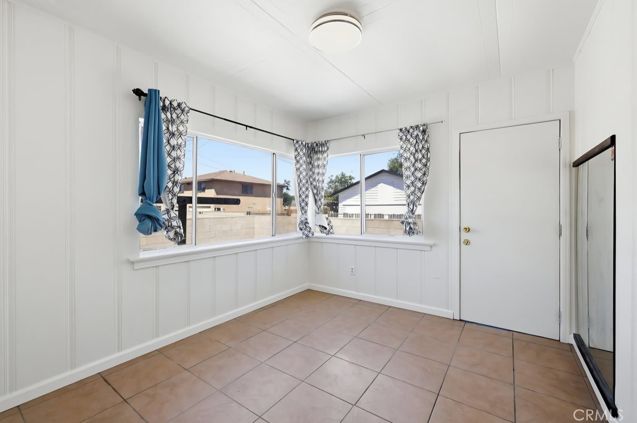 Lancaster House: 557 W Oldfield