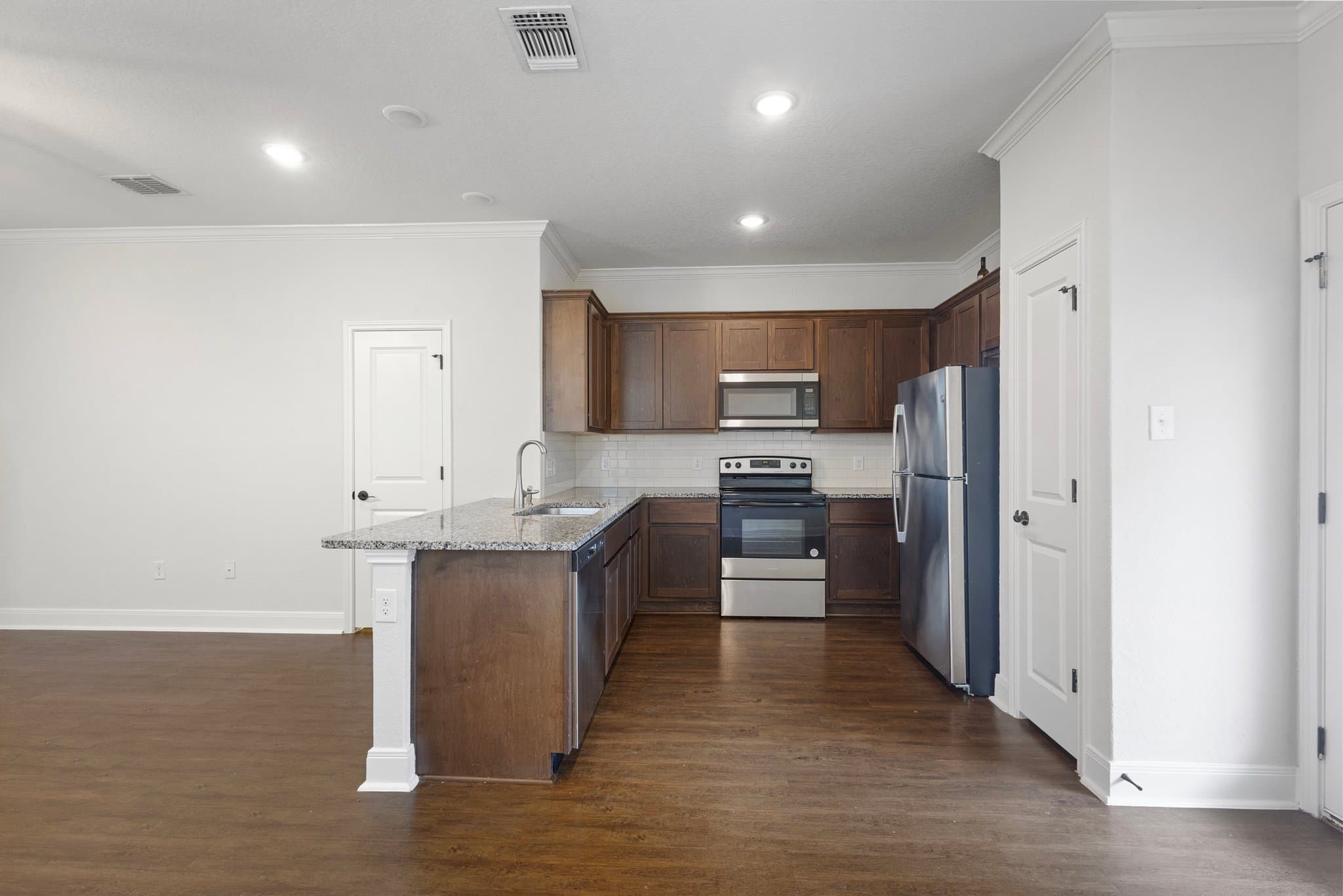 San Antonio Townhome: 10313 Lynwood Vlg