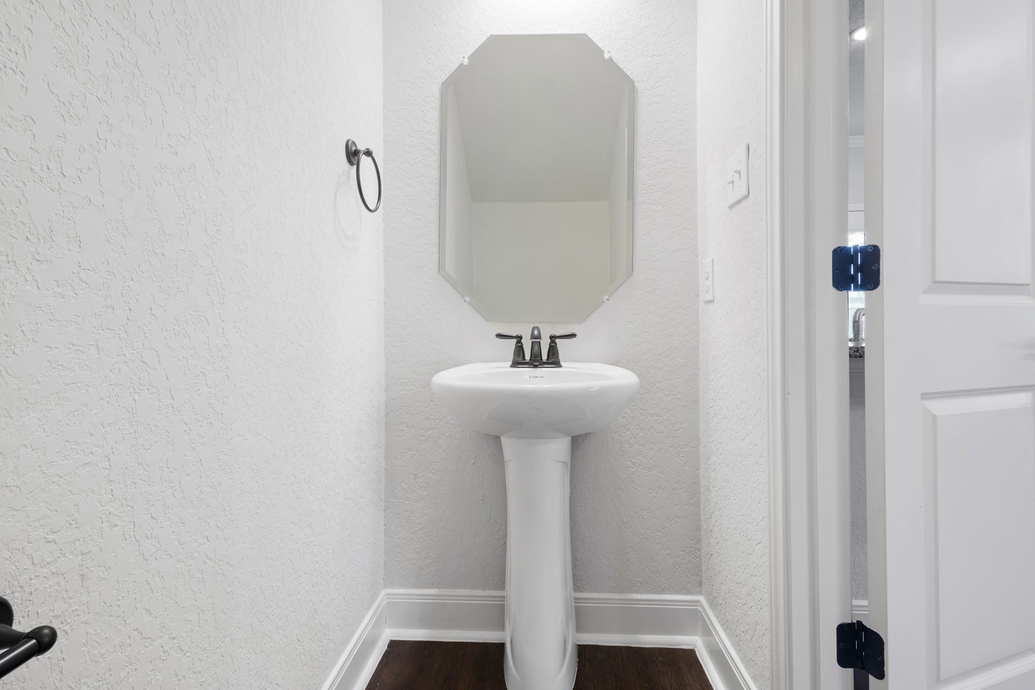 San Antonio Townhome: 10313 Lynwood Vlg