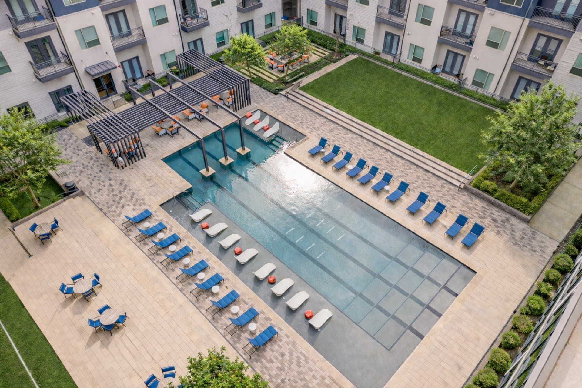 Dallas Apartment: 3700 Ross Ave