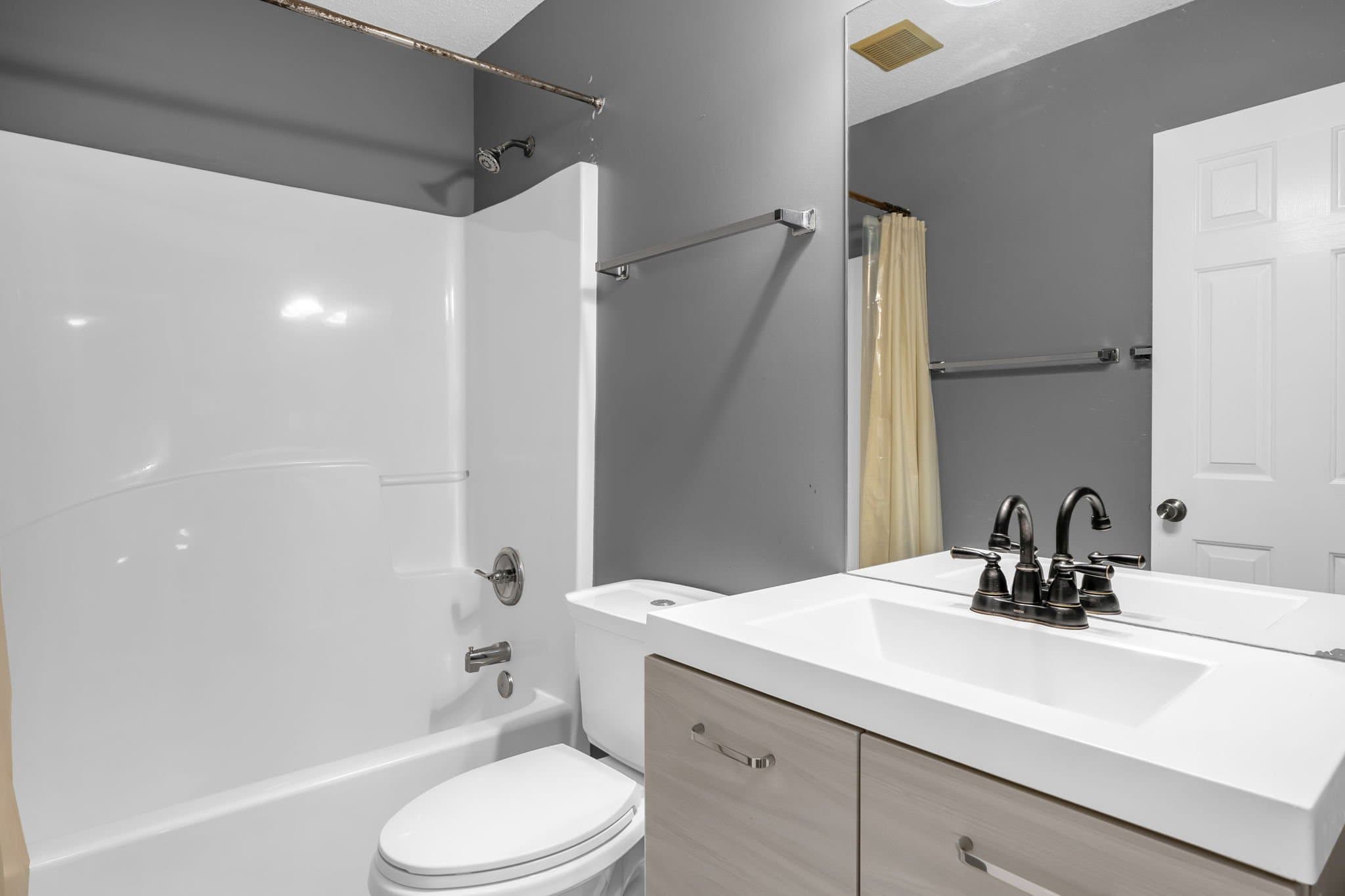 Charlotte Single Room: 10510 Plantain Ct