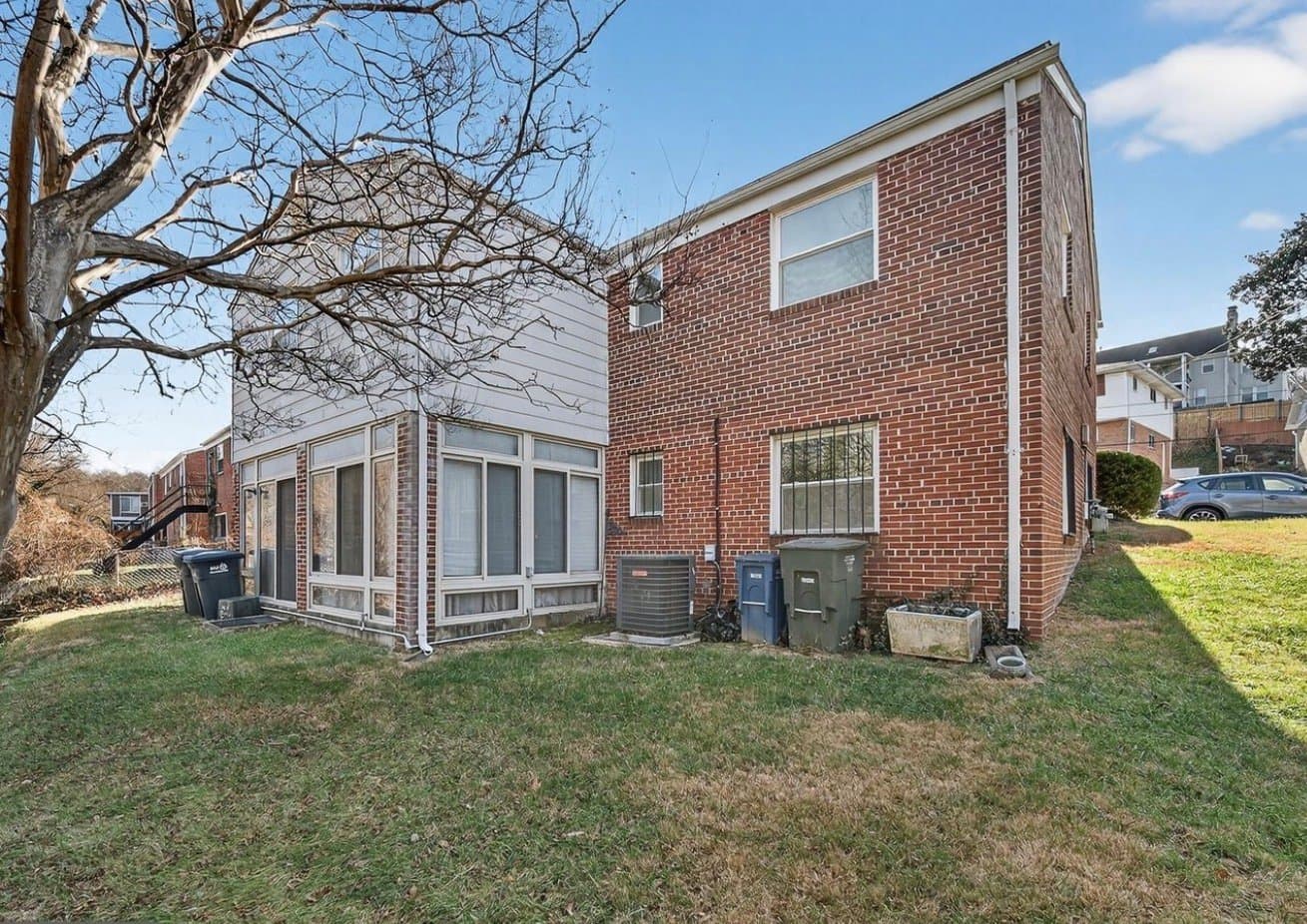 Washington House: 3108 P St SE