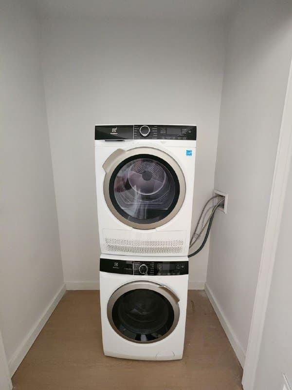 Newark Apartment: 75 webster st
