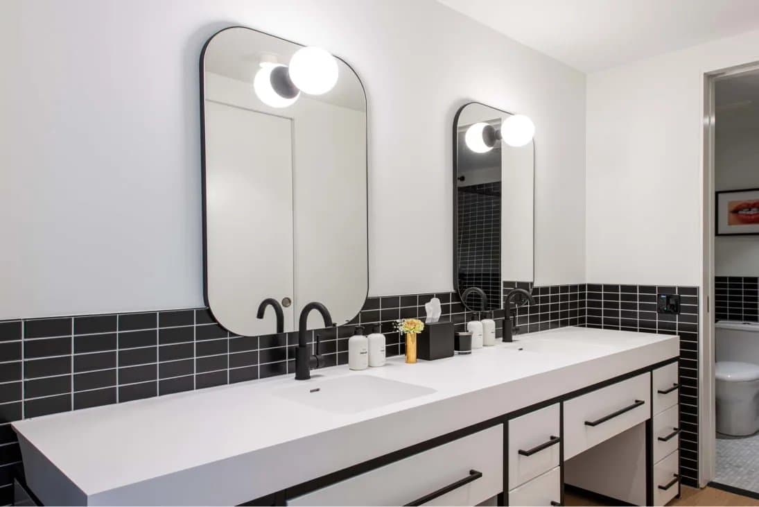 Dallas Apartment: 1930 Hi Line Drive