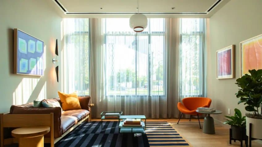 Dallas Apartment: 1930 Hi Line Drive