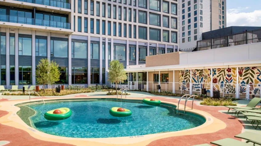 Dallas Apartment: 1930 Hi Line Drive