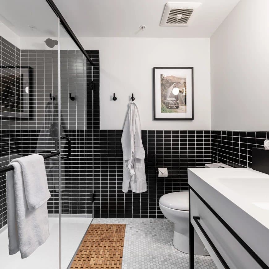 Dallas Apartment: 1930 Hi Line Drive
