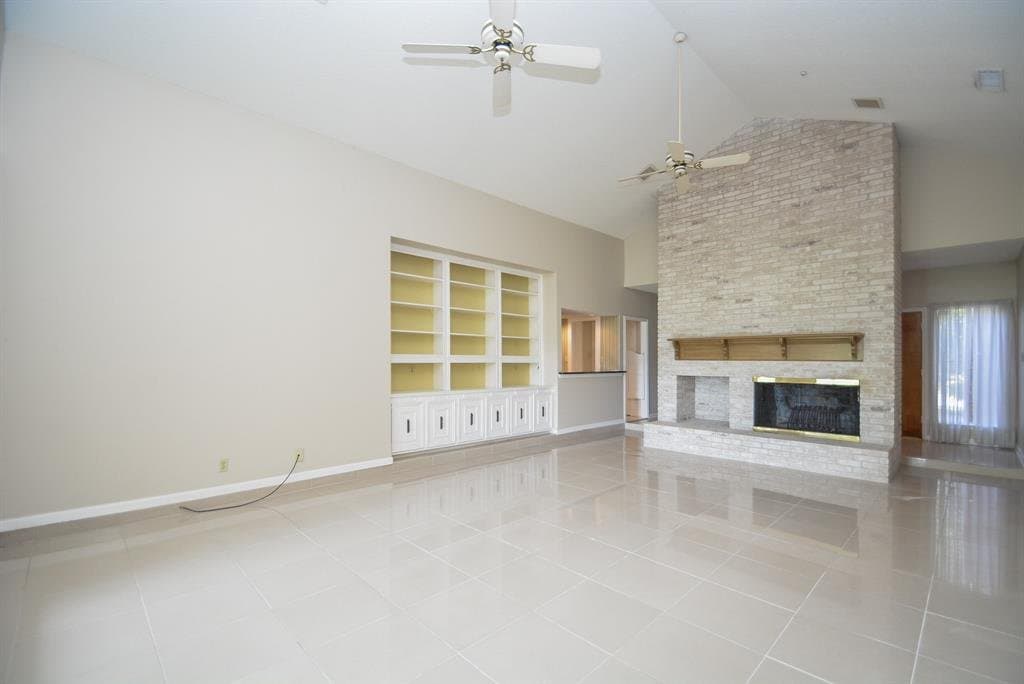 Sugar Land House: 26 Wellington Dr.