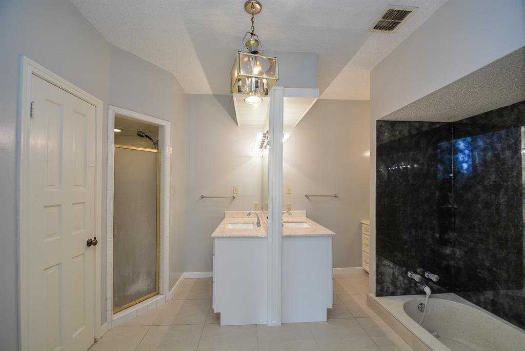 Sugar Land House: 26 Wellington Dr.
