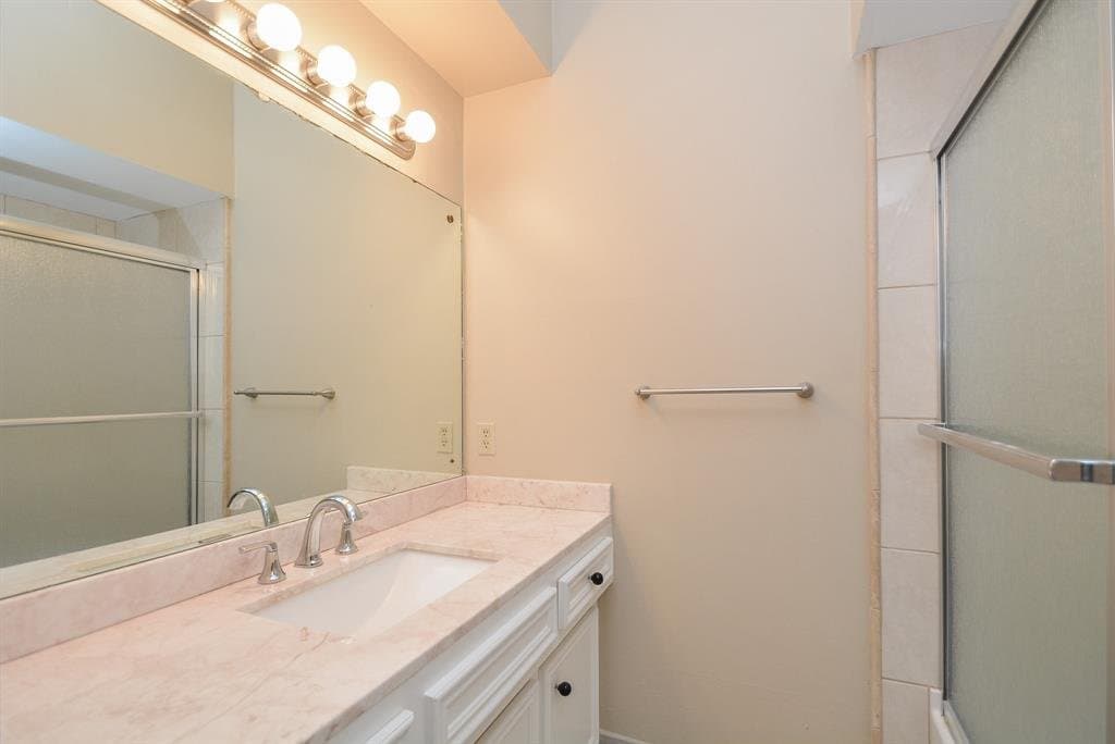 Sugar Land House: 26 Wellington Dr.
