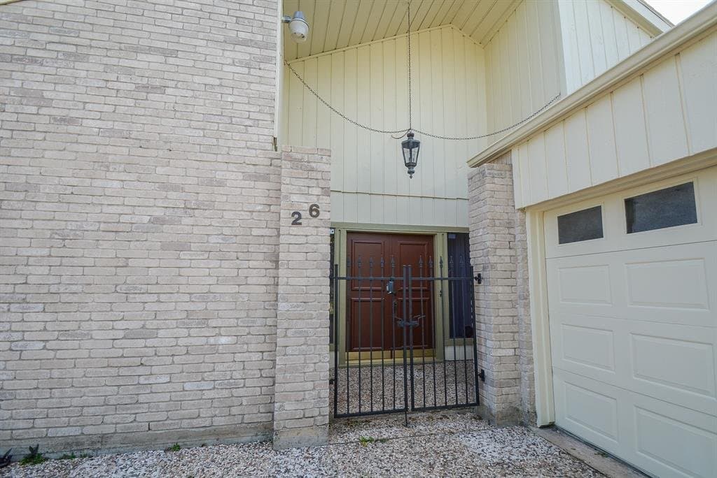 Sugar Land House: 26 Wellington Dr.