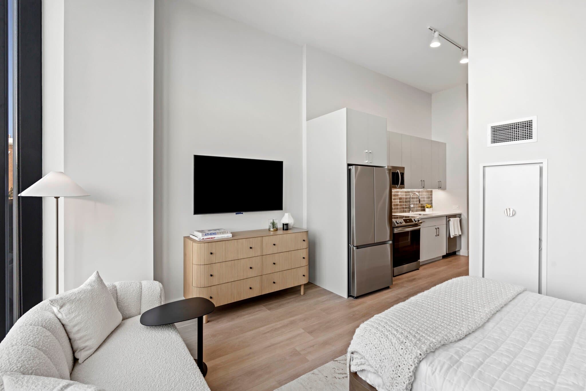 Chicago Apartment: 1091 West VanBuren St