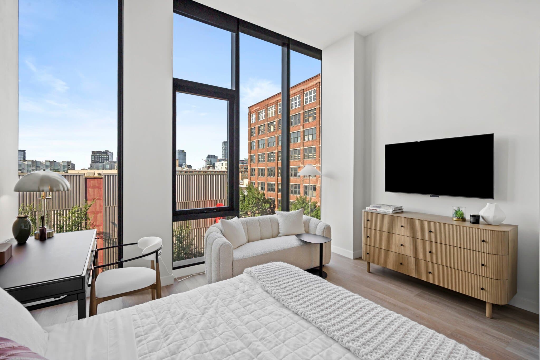 Chicago Apartment: 1091 West VanBuren St