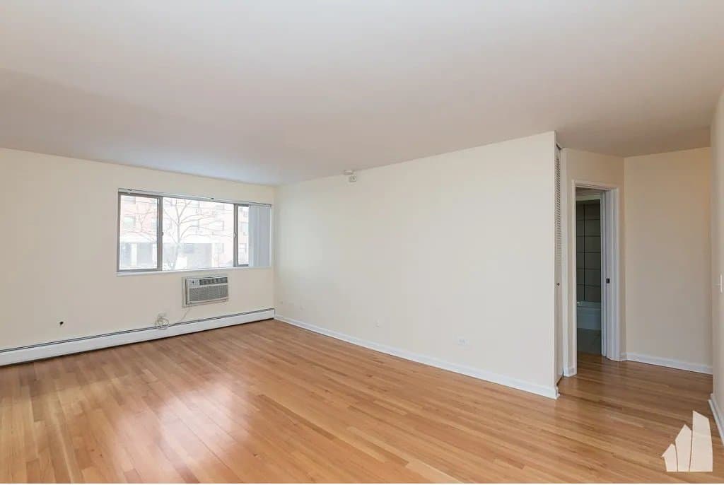 Chicago Apartment: 5820 N Sheridan