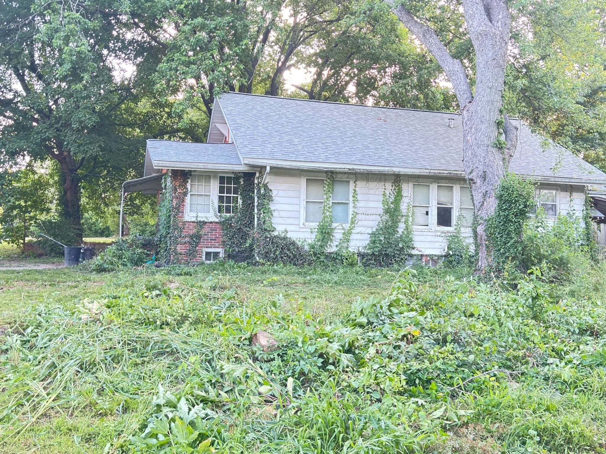 Edwardsport House: 108 E Shipping St
