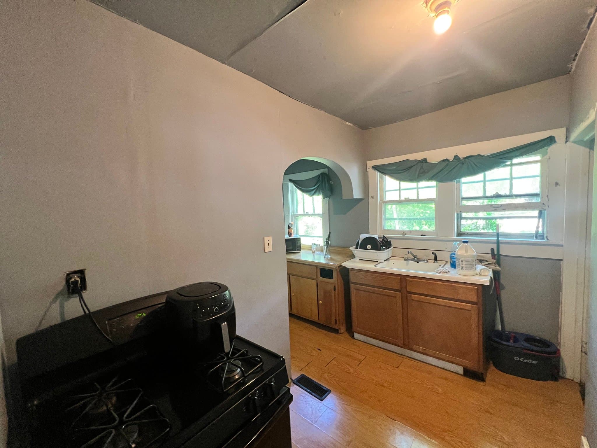 Decatur House: 1258 E Division St