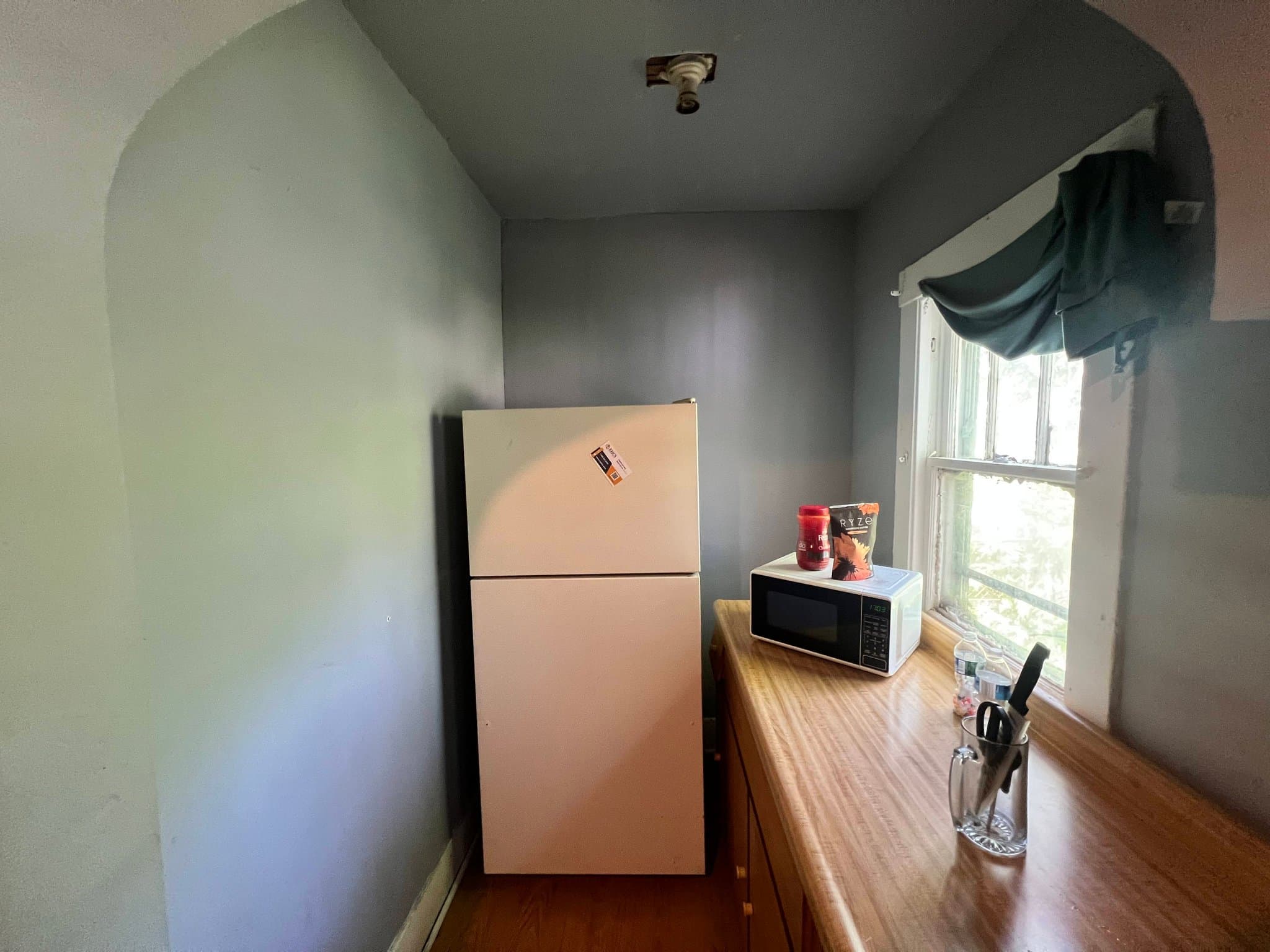 Decatur House: 1258 E Division St