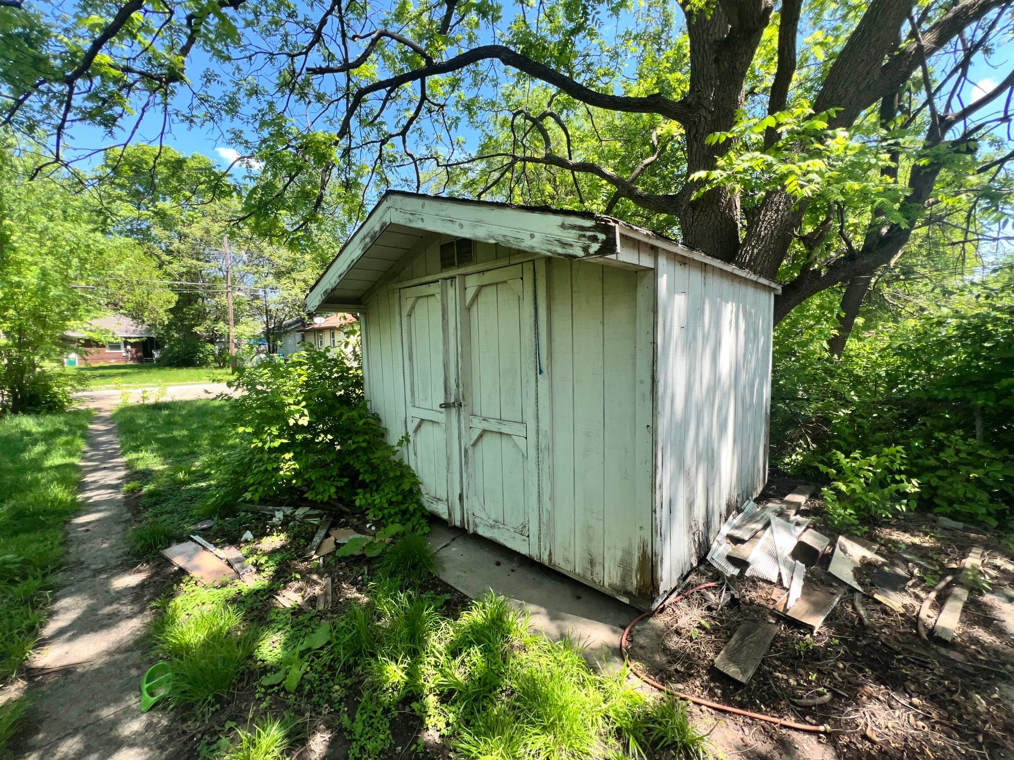 Decatur House: 1258 E Division St