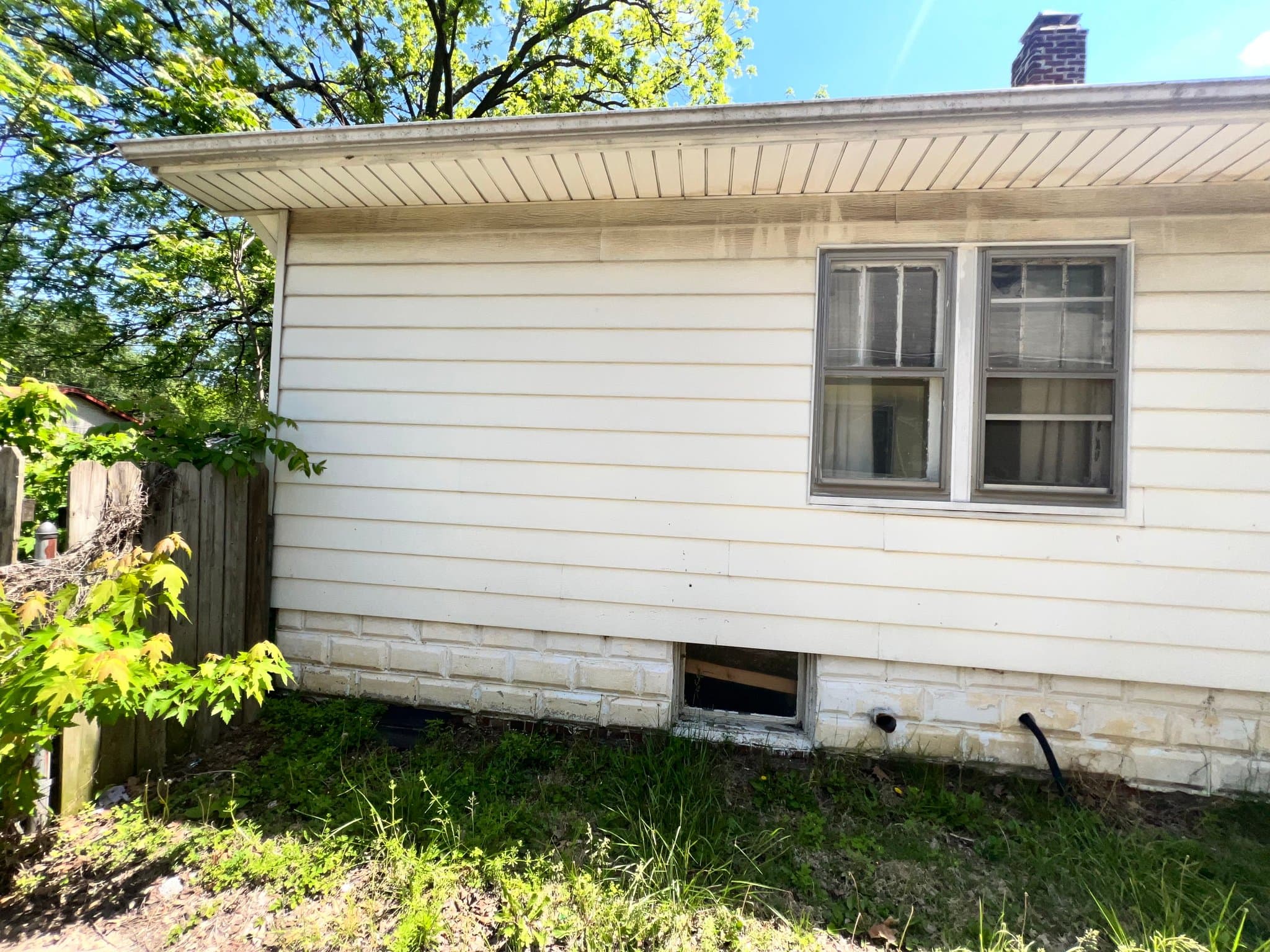 Decatur House: 1258 E Division St
