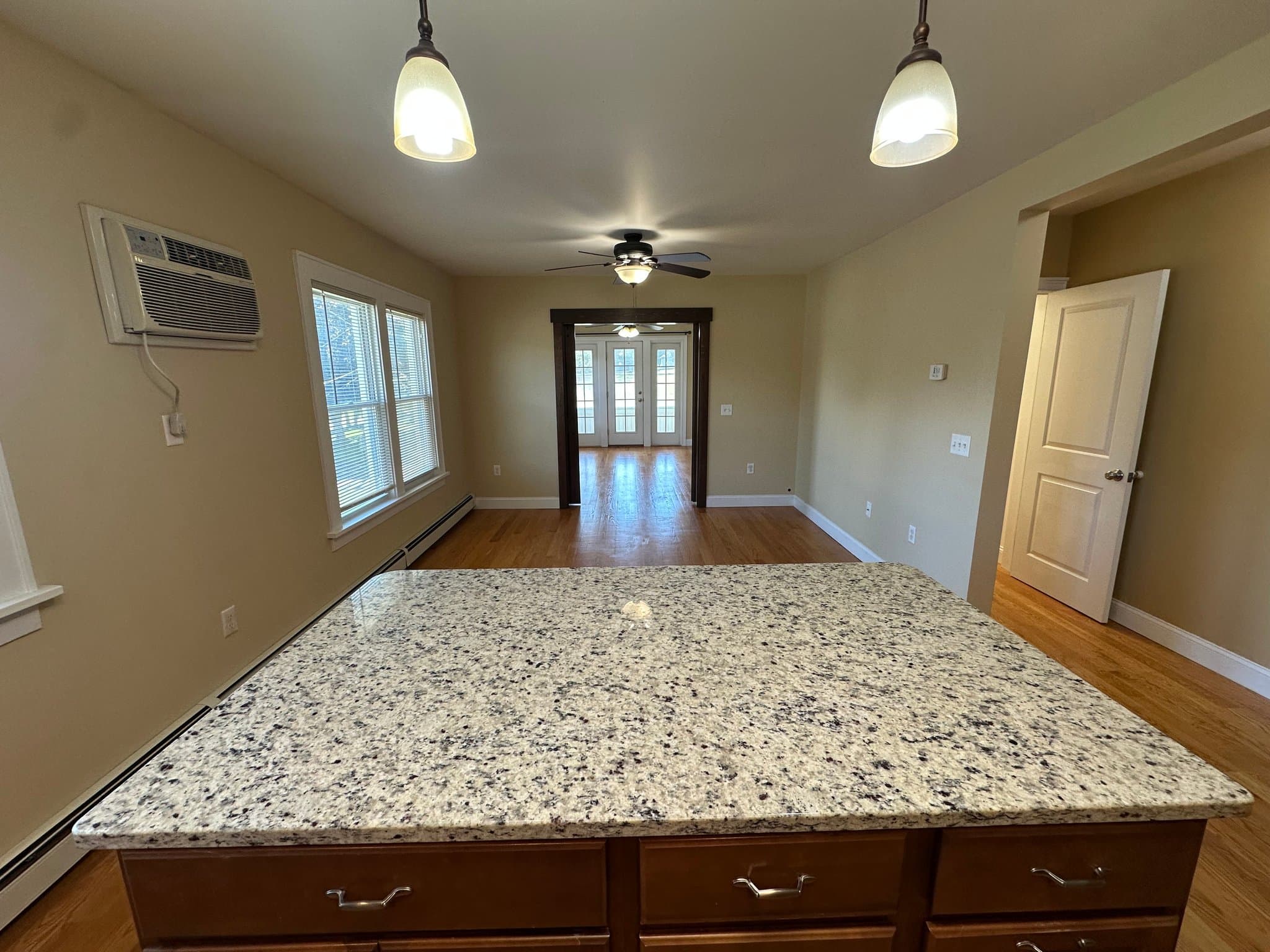 Liverpool Apartment: 902 Tulip Street