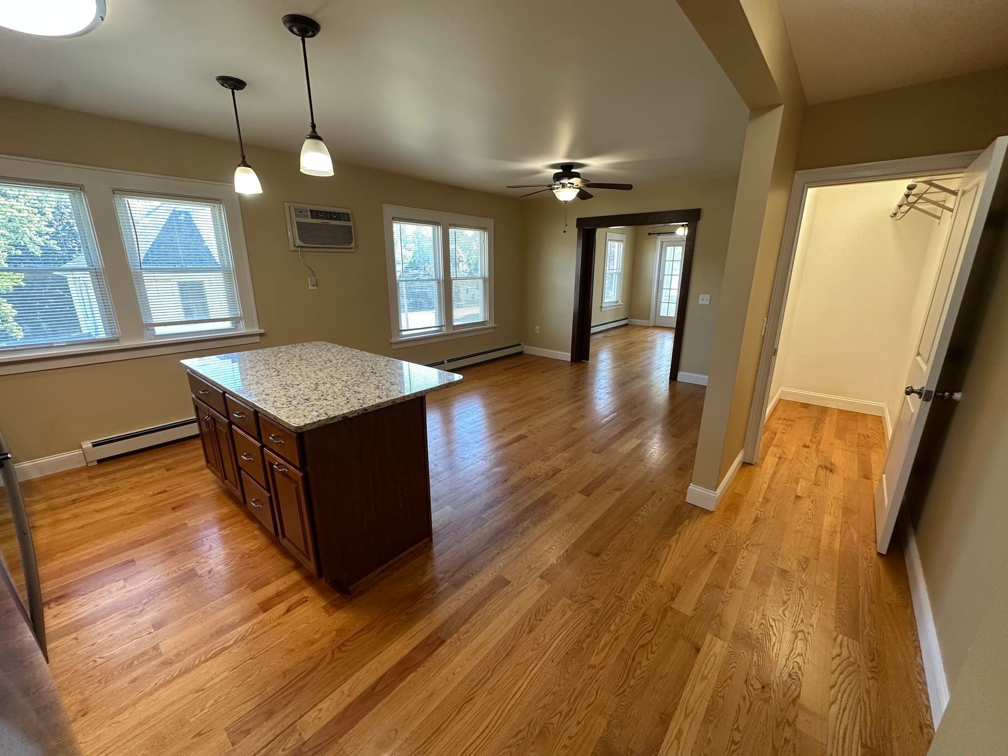 Liverpool Apartment: 902 Tulip Street