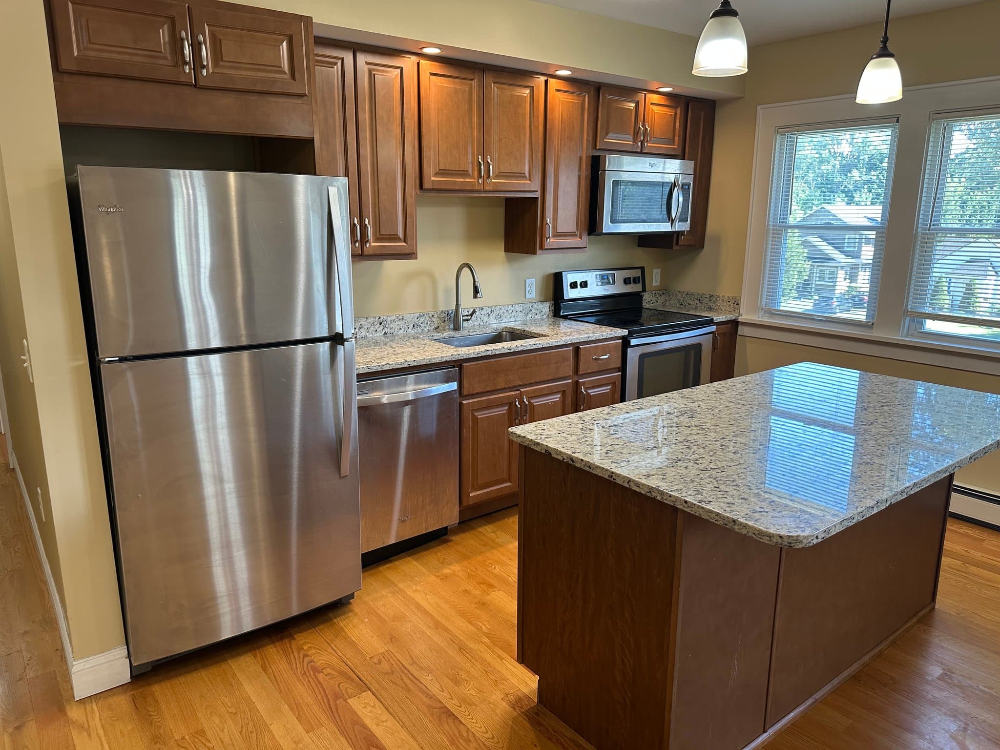 Liverpool Apartment: 902 Tulip Street